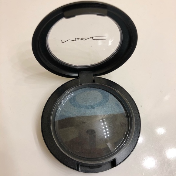 MAC unused eyeshadow - Picture 3 of 7